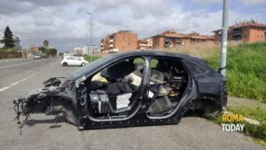 auto cannibalizzata 1